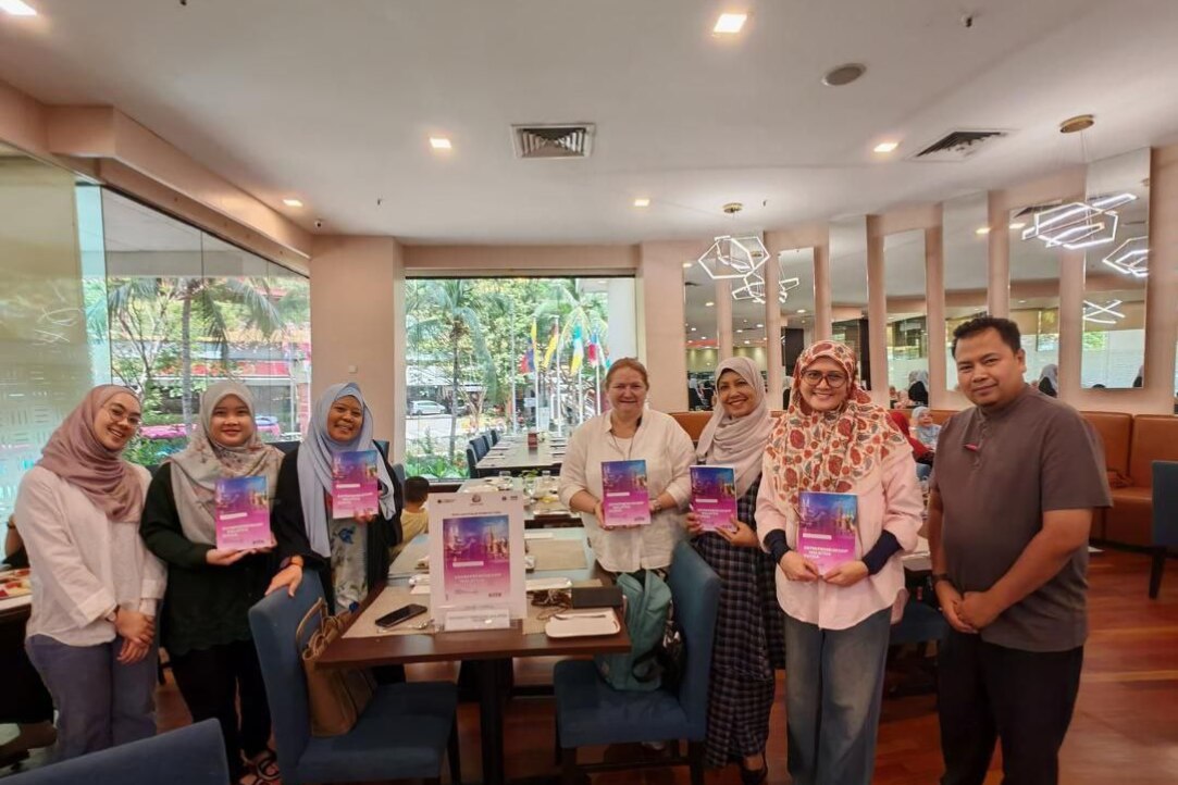 Illustration for news: HSE University–St Petersburg and Universiti Teknologi Malaysia Release First Book of Mirror Laboratory